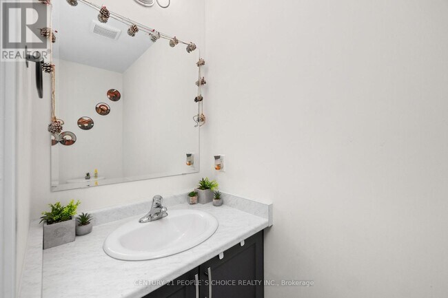 Building Photo - 9 Queensbrook Cres