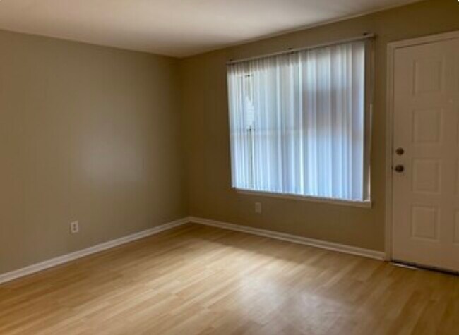 Living Room - 528 Wilson St N