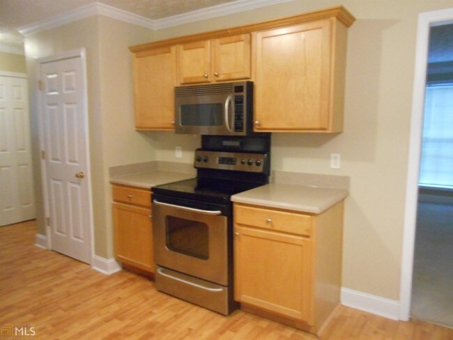 Foto del edificio - 6037 Fairington Farms Ln