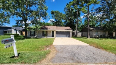 Building Photo - 223 Sycamore Dr