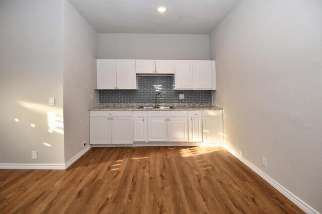 Foto del edificio - 814 N Kentucky St