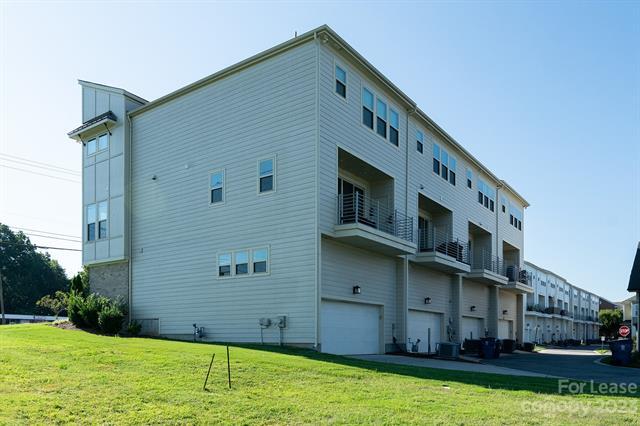 Building Photo - 2635 Statesville Ave