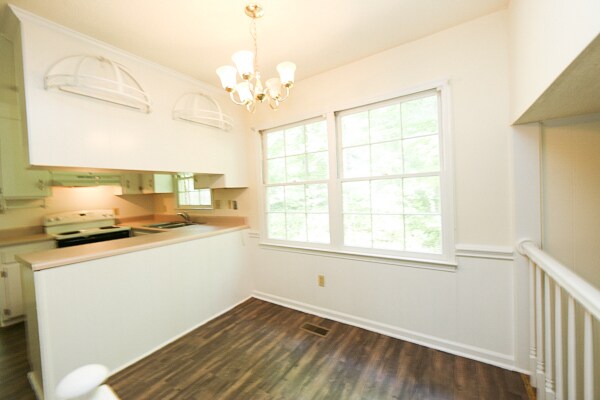 Foto del edificio - 4 Bedroom Home in Superb Cary Location