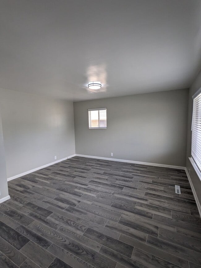 Building Photo - 1100 E