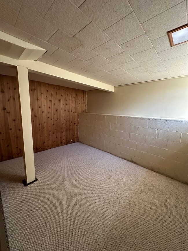 Building Photo - Stunning 1 bed 1 bath basement unit