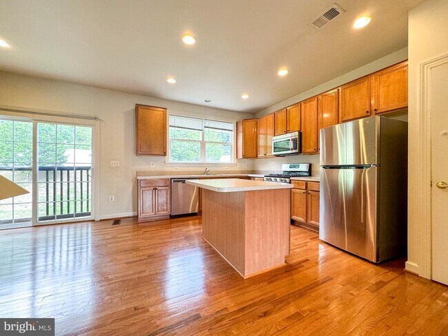 Building Photo - 8173 Glade Bank Dr
