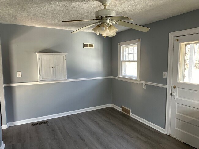 Building Photo - Updated Ranch in Mansfield Schools