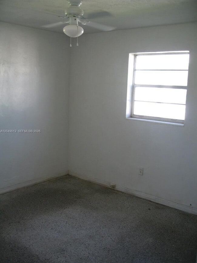 Foto del edificio - 136 NW 14th Way