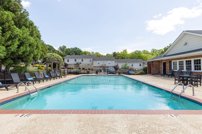 Foto del edificio - Westchester Townhomes