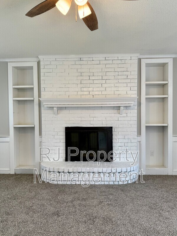 Building Photo - 3974 Almond Cove