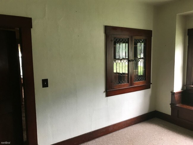 Foto del edificio - 3 br, 1 bath House - 323 N Summit St
