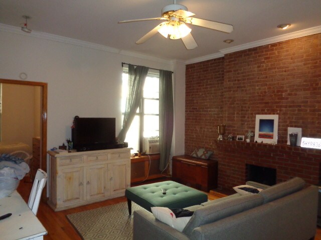 Building Photo - 155 W 85th St