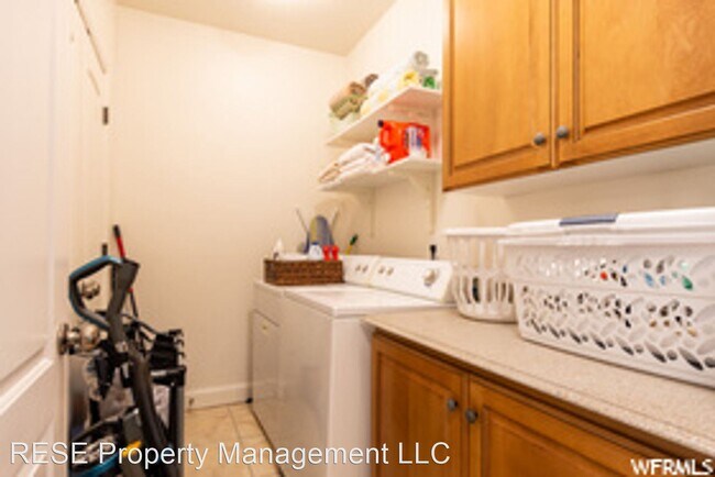 Building Photo - 3 br, 2 bath House - 181 N 1200 W #203