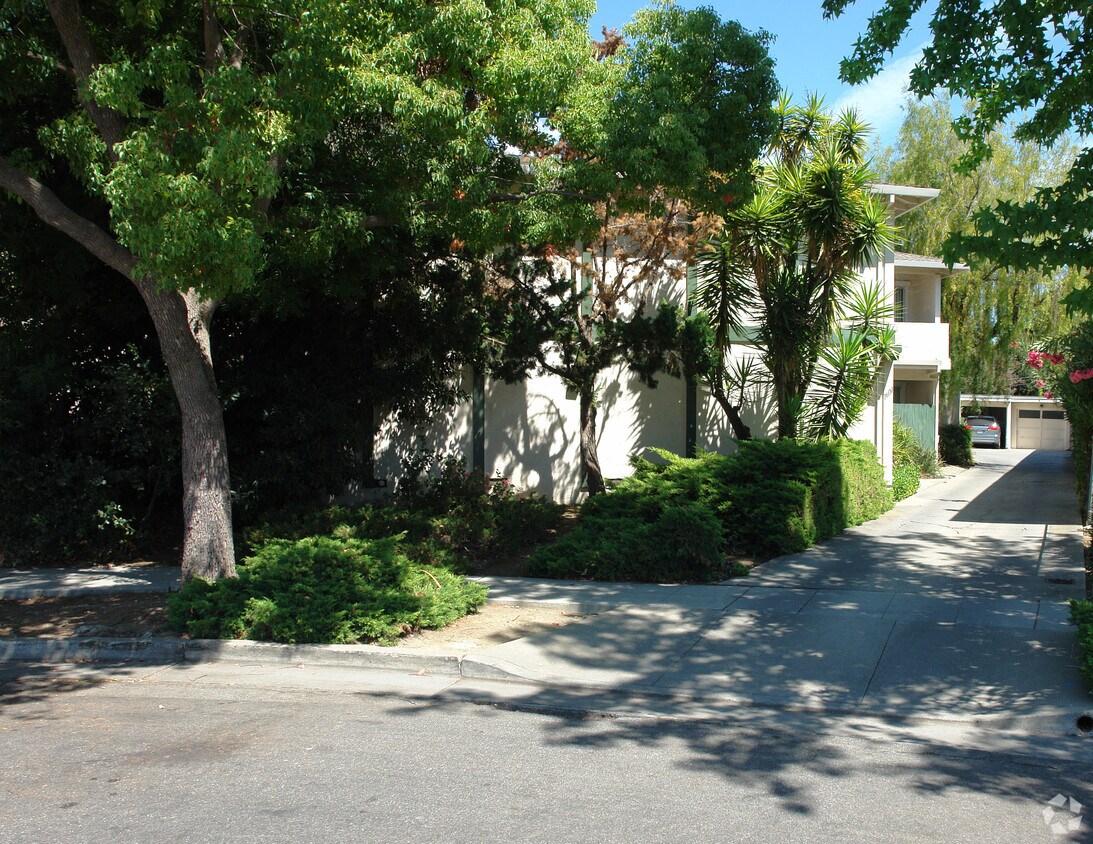 Foto principal - 1601 Brookvale Dr