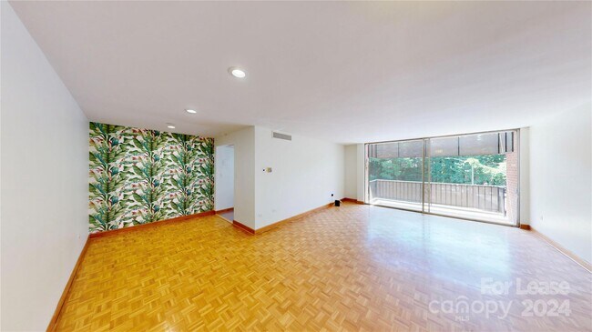 Foto del edificio - 1300 Queens Rd