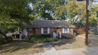 Building Photo - 1006 W Lamar St