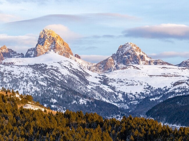 Building Photo - Modern 3-Bedroom Townhome in the Heart of ...