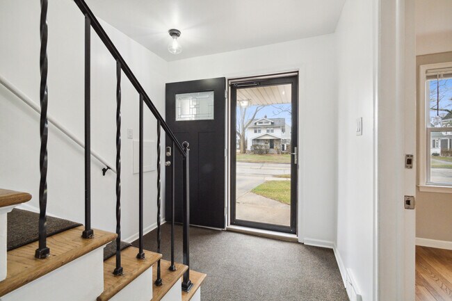 entrada de la puerta principal - 204 Catalpa Dr