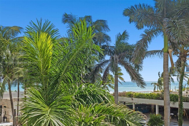 Foto del edificio - 6799 Collins Ave