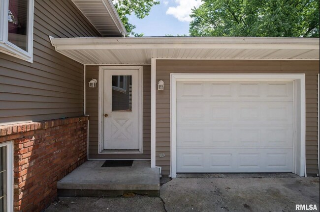 Building Photo - 2204-2210 McMullen Road