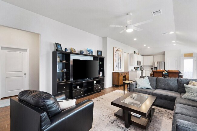 Building Photo - 208 Blue Agate Ct