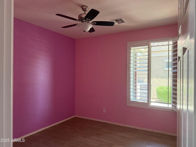 Foto del edificio - 6826 W Charter Oak Rd