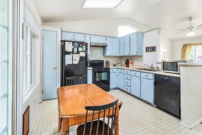 Foto del edificio - 6834 Troy Ln NE