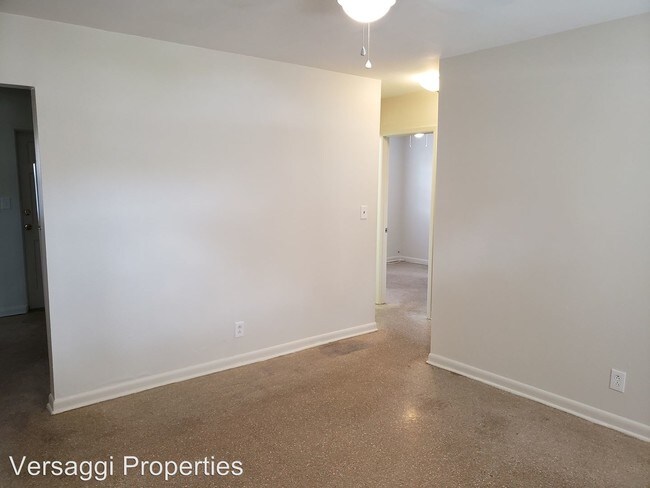 Building Photo - 2 br, 1 bath House - 2422 W Stroud Ave