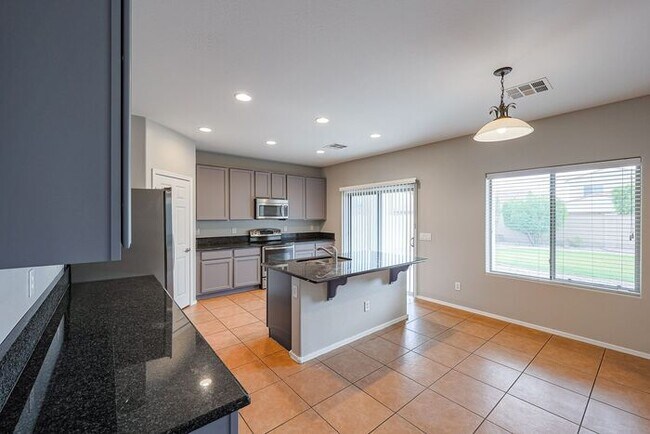 Foto del edificio - 4 bed, 3.5 bath house in Stetson Valley, Phoenix