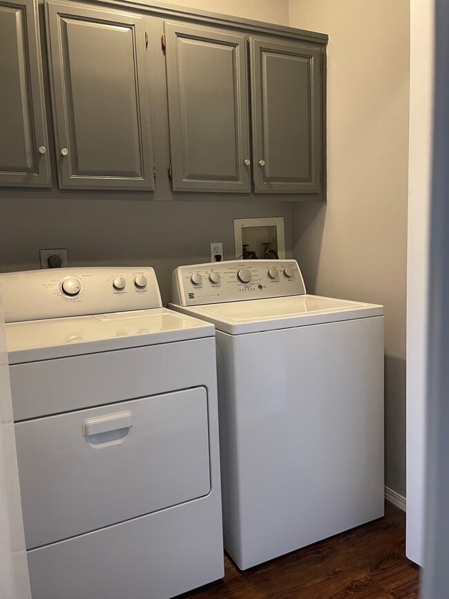 Laundry - 2300 Oakwood Ave