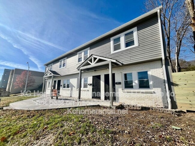 Building Photo - 4042 Paseo Blvd