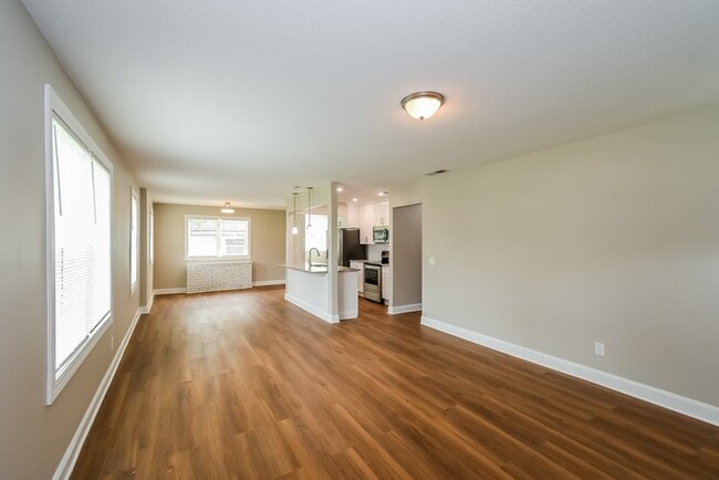 Building Photo - 1762 Orlando Cir N