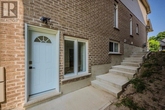 Building Photo - 277 Dewdrop Cres
