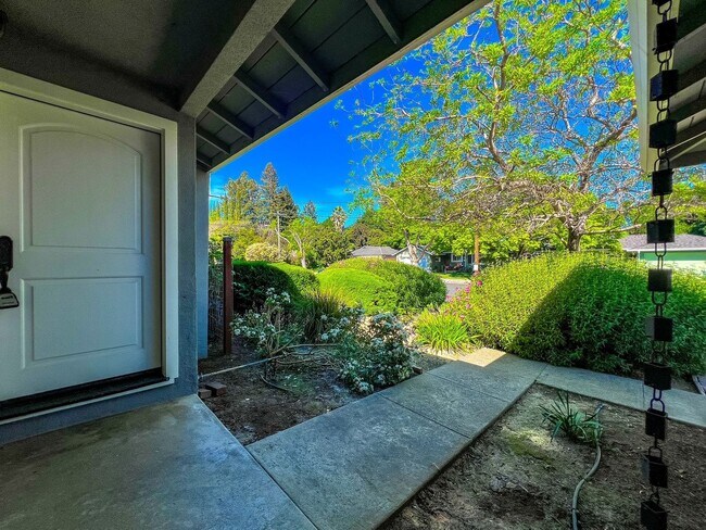Foto del edificio - Beautiful Three Bedroom North Napa Home