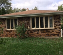 Building Photo - 140 Mayflower Pl