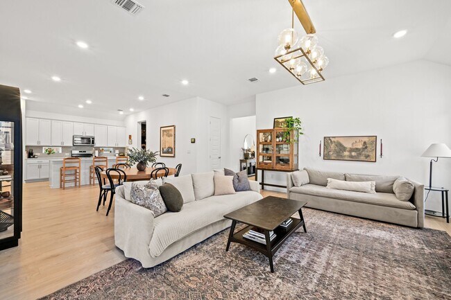 Building Photo - Amazing 3 bedroom/2 bath