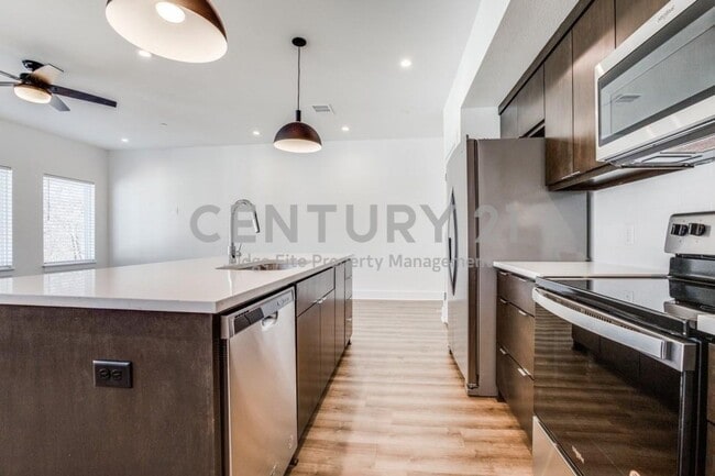 Building Photo - Luxury 1/1 Apartment in Waxahachie For Rent!
