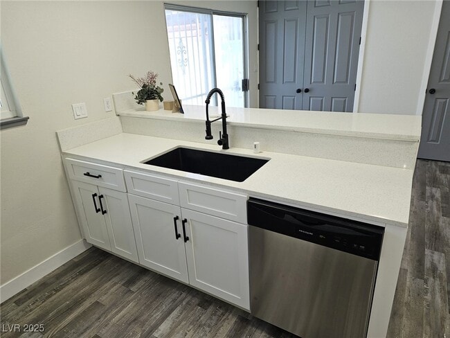 Building Photo - 223 Greenbriar Townhouse Way