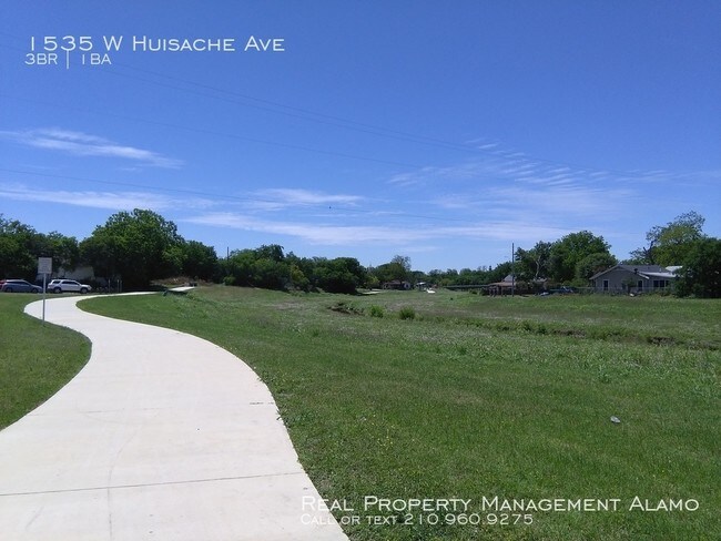 Building Photo - 1535 W Huisache Ave