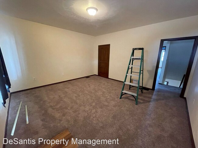 Building Photo - 2 br, 1 bath House - 717 Railroad Street