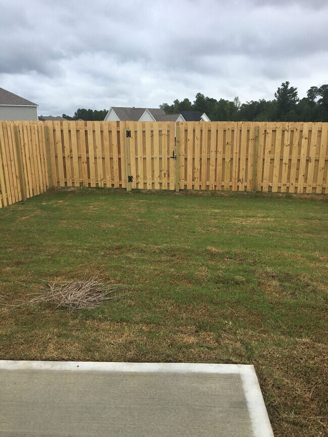 Foto del edificio - 2 Bed/ 2 Bath Townhome - 7 Minutes from Fort Gordon!