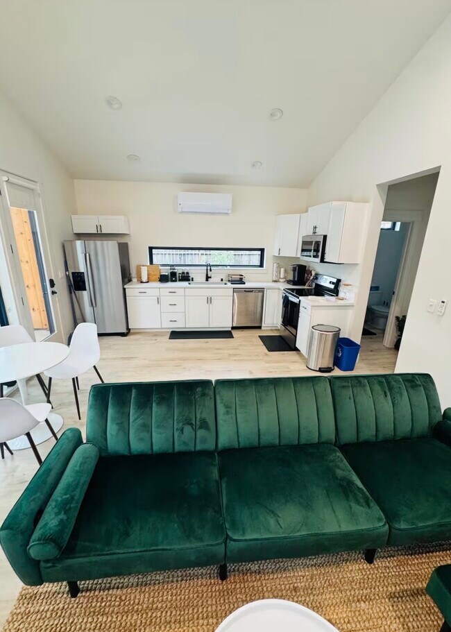 Building Photo - 717 Loma St