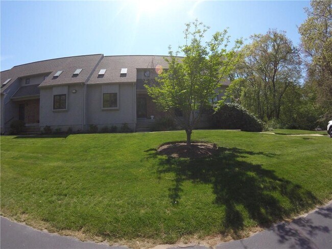 Building Photo - 320 Westmoreland St