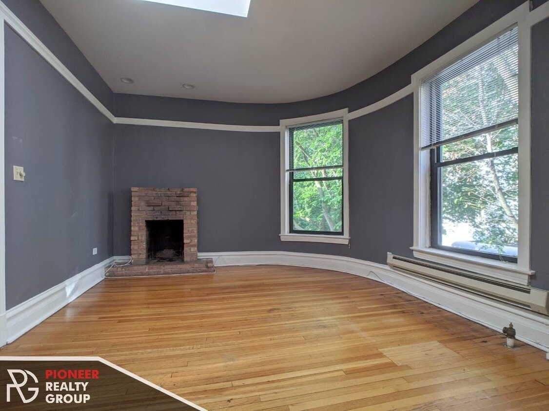 Primary Photo - 1224 N Dearborn St