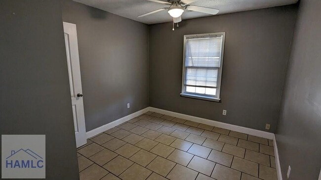 Building Photo - 214 Honey Ln Cir