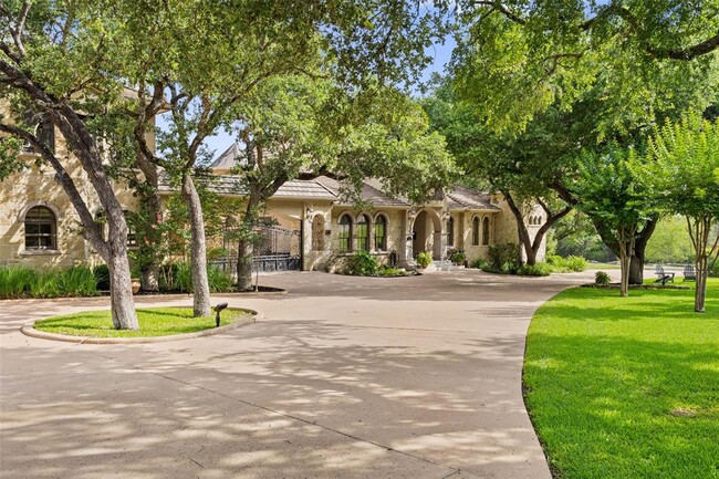 Building Photo - 313 Bella Montagna Cir