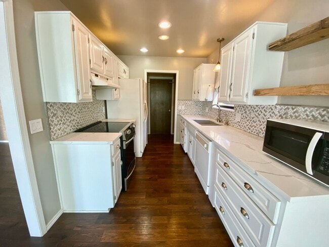 Building Photo - COMING SOON!!