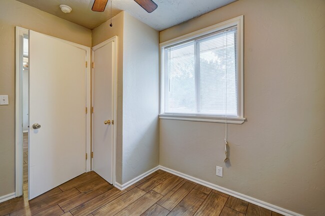 Building Photo - Renovated 3-Bed Gem Minutes from OU & Camp...