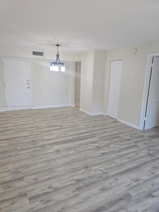 Foto del edificio - 4721 NW 7th St