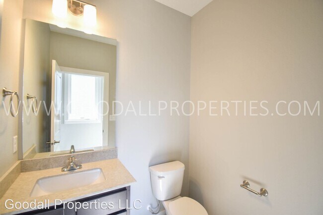 Building Photo - 4 br, 3.5 bath House - 15323 Goldenrod Dr